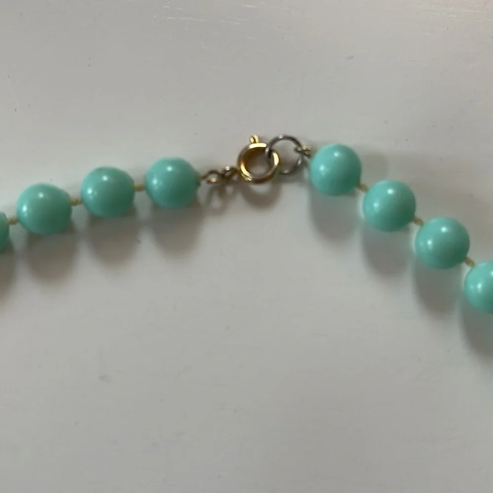 Vintage Resin Bead Neclace - Picture 2 of 4